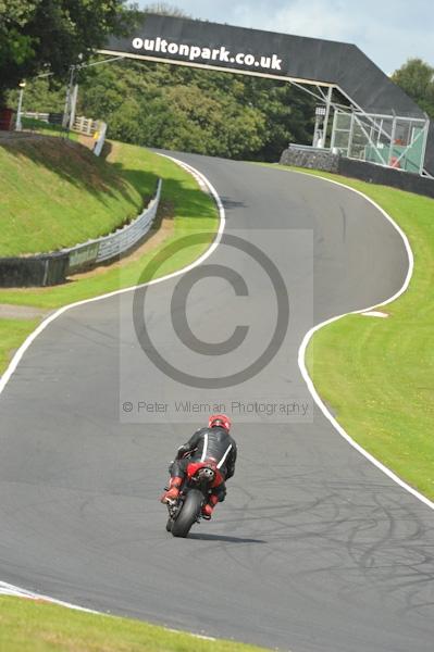 Motorcycle action photographs;Trackday digital images;event digital images;eventdigitalimages;no limits trackday;oulton park;oulton park circuit cheshire;oulton park photographs;peter wileman photography;trackday;trackday photos