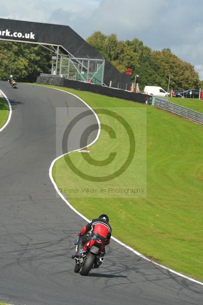 Motorcycle action photographs;Trackday digital images;event digital images;eventdigitalimages;no limits trackday;oulton park;oulton park circuit cheshire;oulton park photographs;peter wileman photography;trackday;trackday photos