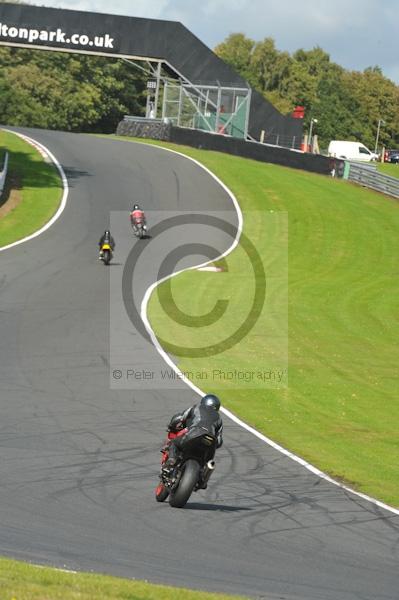 Motorcycle action photographs;Trackday digital images;event digital images;eventdigitalimages;no limits trackday;oulton park;oulton park circuit cheshire;oulton park photographs;peter wileman photography;trackday;trackday photos