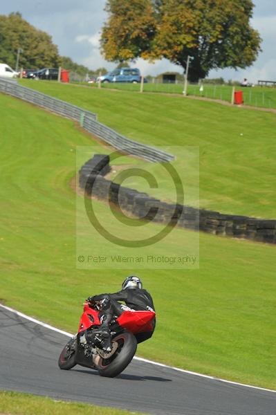 Motorcycle action photographs;Trackday digital images;event digital images;eventdigitalimages;no limits trackday;oulton park;oulton park circuit cheshire;oulton park photographs;peter wileman photography;trackday;trackday photos