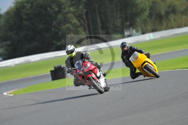 Motorcycle action photographs;Trackday digital images;event digital images;eventdigitalimages;no limits trackday;oulton park;oulton park circuit cheshire;oulton park photographs;peter wileman photography;trackday;trackday photos