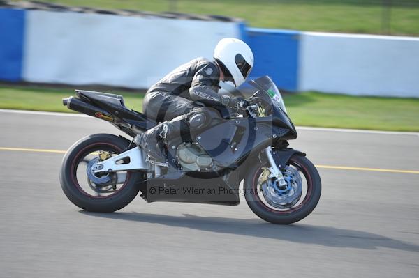 Motorcycle action photographs;Trackday digital images;donington;donington park leicestershire;donington photographs;event digital images;eventdigitalimages;no limits trackday;peter wileman photography;trackday;trackday photos