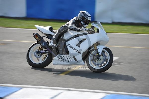 Motorcycle action photographs;Trackday digital images;donington;donington park leicestershire;donington photographs;event digital images;eventdigitalimages;no limits trackday;peter wileman photography;trackday;trackday photos