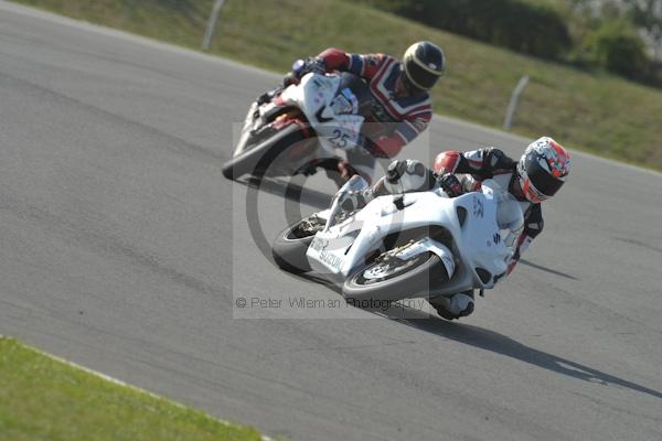 Motorcycle action photographs;Trackday digital images;donington;donington park leicestershire;donington photographs;event digital images;eventdigitalimages;no limits trackday;peter wileman photography;trackday;trackday photos