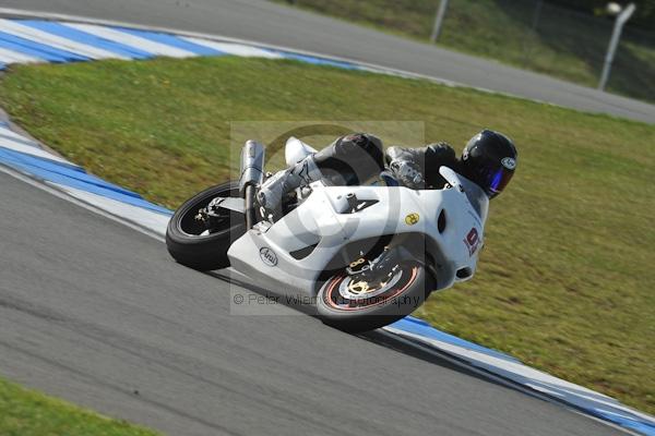 Motorcycle action photographs;Trackday digital images;donington;donington park leicestershire;donington photographs;event digital images;eventdigitalimages;no limits trackday;peter wileman photography;trackday;trackday photos