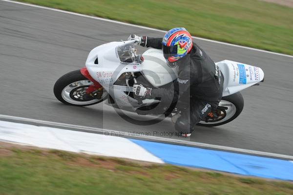 Motorcycle action photographs;Trackday digital images;donington;donington park leicestershire;donington photographs;event digital images;eventdigitalimages;no limits trackday;peter wileman photography;trackday;trackday photos