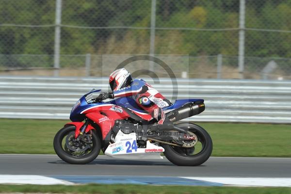 Motorcycle action photographs;Trackday digital images;donington;donington park leicestershire;donington photographs;event digital images;eventdigitalimages;no limits trackday;peter wileman photography;trackday;trackday photos