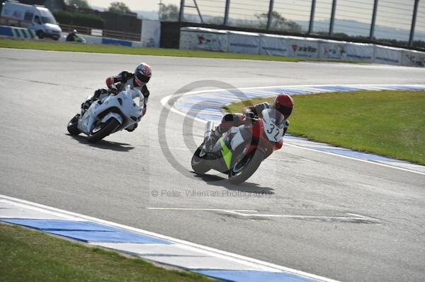 Motorcycle action photographs;Trackday digital images;donington;donington park leicestershire;donington photographs;event digital images;eventdigitalimages;no limits trackday;peter wileman photography;trackday;trackday photos