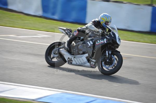 Motorcycle action photographs;Trackday digital images;donington;donington park leicestershire;donington photographs;event digital images;eventdigitalimages;no limits trackday;peter wileman photography;trackday;trackday photos