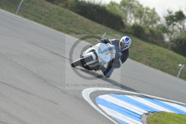 Motorcycle action photographs;Trackday digital images;donington;donington park leicestershire;donington photographs;event digital images;eventdigitalimages;no limits trackday;peter wileman photography;trackday;trackday photos