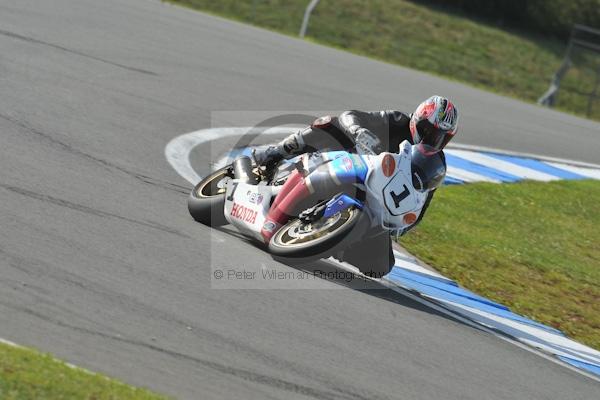 Motorcycle action photographs;Trackday digital images;donington;donington park leicestershire;donington photographs;event digital images;eventdigitalimages;no limits trackday;peter wileman photography;trackday;trackday photos