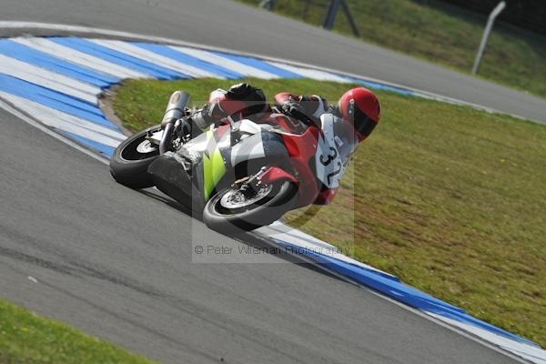 Motorcycle action photographs;Trackday digital images;donington;donington park leicestershire;donington photographs;event digital images;eventdigitalimages;no limits trackday;peter wileman photography;trackday;trackday photos