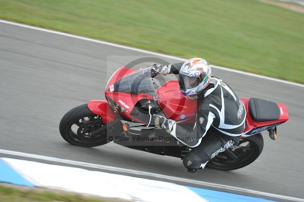 Motorcycle action photographs;Trackday digital images;donington;donington park leicestershire;donington photographs;event digital images;eventdigitalimages;no limits trackday;peter wileman photography;trackday;trackday photos