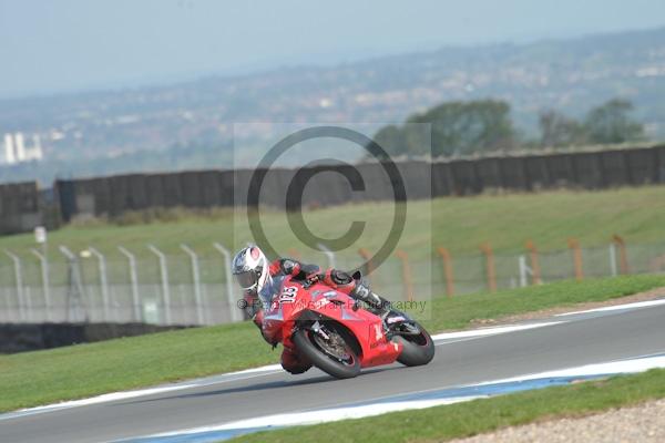 Motorcycle action photographs;Trackday digital images;donington;donington park leicestershire;donington photographs;event digital images;eventdigitalimages;no limits trackday;peter wileman photography;trackday;trackday photos