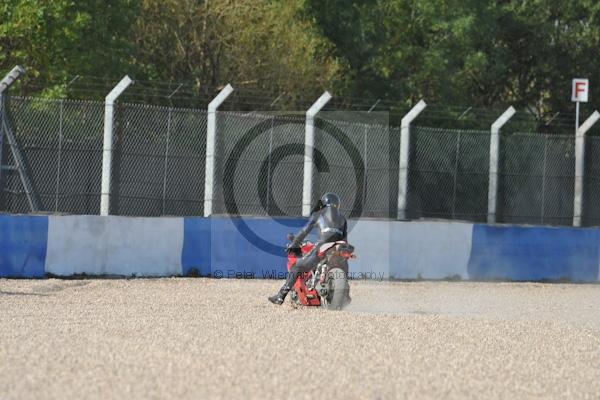 Motorcycle action photographs;Trackday digital images;donington;donington park leicestershire;donington photographs;event digital images;eventdigitalimages;no limits trackday;peter wileman photography;trackday;trackday photos