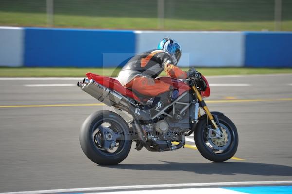 Motorcycle action photographs;Trackday digital images;donington;donington park leicestershire;donington photographs;event digital images;eventdigitalimages;no limits trackday;peter wileman photography;trackday;trackday photos