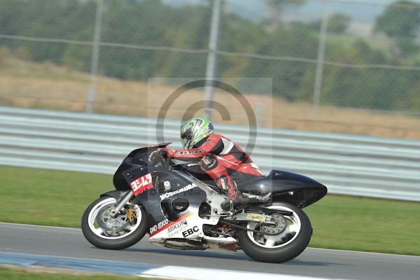 Motorcycle action photographs;Trackday digital images;donington;donington park leicestershire;donington photographs;event digital images;eventdigitalimages;no limits trackday;peter wileman photography;trackday;trackday photos