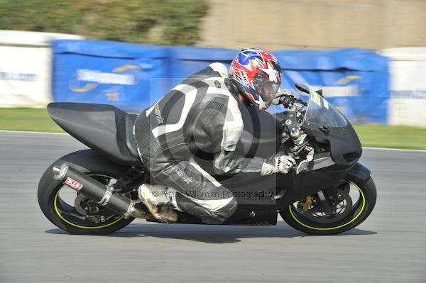 Motorcycle action photographs;Trackday digital images;donington;donington park leicestershire;donington photographs;event digital images;eventdigitalimages;no limits trackday;peter wileman photography;trackday;trackday photos