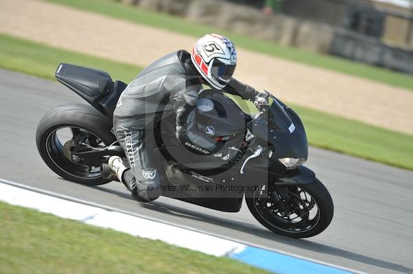 Motorcycle action photographs;Trackday digital images;donington;donington park leicestershire;donington photographs;event digital images;eventdigitalimages;no limits trackday;peter wileman photography;trackday;trackday photos