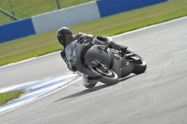 Motorcycle action photographs;Trackday digital images;donington;donington park leicestershire;donington photographs;event digital images;eventdigitalimages;no limits trackday;peter wileman photography;trackday;trackday photos