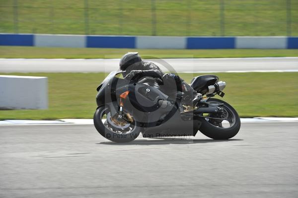 Motorcycle action photographs;Trackday digital images;donington;donington park leicestershire;donington photographs;event digital images;eventdigitalimages;no limits trackday;peter wileman photography;trackday;trackday photos