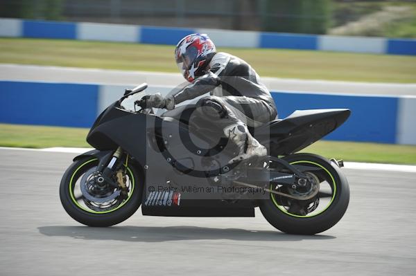 Motorcycle action photographs;Trackday digital images;donington;donington park leicestershire;donington photographs;event digital images;eventdigitalimages;no limits trackday;peter wileman photography;trackday;trackday photos