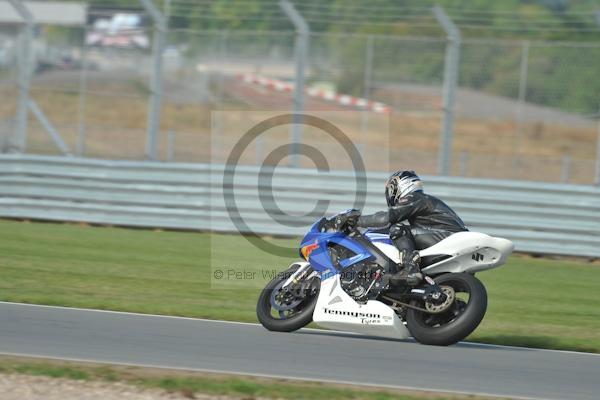 Motorcycle action photographs;Trackday digital images;donington;donington park leicestershire;donington photographs;event digital images;eventdigitalimages;no limits trackday;peter wileman photography;trackday;trackday photos