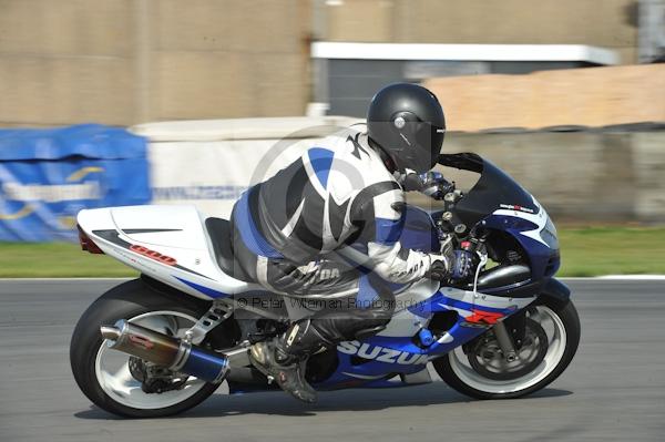 Motorcycle action photographs;Trackday digital images;donington;donington park leicestershire;donington photographs;event digital images;eventdigitalimages;no limits trackday;peter wileman photography;trackday;trackday photos