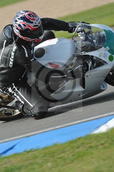 Motorcycle action photographs;Trackday digital images;donington;donington park leicestershire;donington photographs;event digital images;eventdigitalimages;no limits trackday;peter wileman photography;trackday;trackday photos