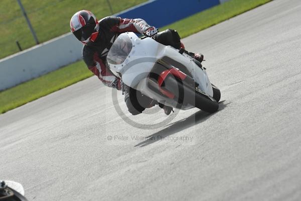 Motorcycle action photographs;Trackday digital images;donington;donington park leicestershire;donington photographs;event digital images;eventdigitalimages;no limits trackday;peter wileman photography;trackday;trackday photos