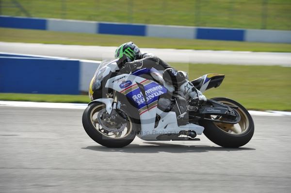 Motorcycle action photographs;Trackday digital images;donington;donington park leicestershire;donington photographs;event digital images;eventdigitalimages;no limits trackday;peter wileman photography;trackday;trackday photos