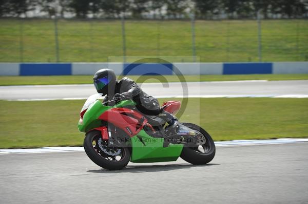 Motorcycle action photographs;Trackday digital images;donington;donington park leicestershire;donington photographs;event digital images;eventdigitalimages;no limits trackday;peter wileman photography;trackday;trackday photos