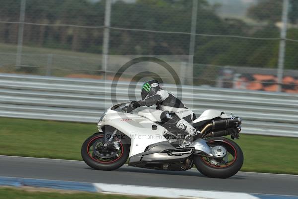 Motorcycle action photographs;Trackday digital images;donington;donington park leicestershire;donington photographs;event digital images;eventdigitalimages;no limits trackday;peter wileman photography;trackday;trackday photos