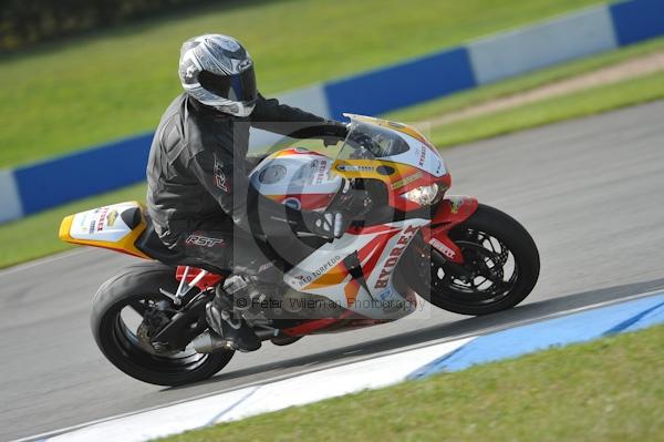 Motorcycle action photographs;Trackday digital images;donington;donington park leicestershire;donington photographs;event digital images;eventdigitalimages;no limits trackday;peter wileman photography;trackday;trackday photos