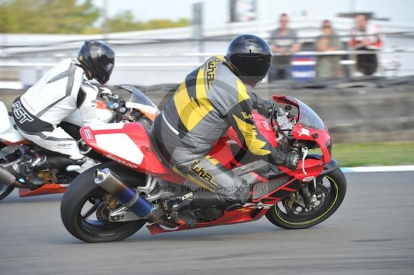 Motorcycle action photographs;Trackday digital images;donington;donington park leicestershire;donington photographs;event digital images;eventdigitalimages;no limits trackday;peter wileman photography;trackday;trackday photos