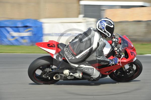 Motorcycle action photographs;Trackday digital images;donington;donington park leicestershire;donington photographs;event digital images;eventdigitalimages;no limits trackday;peter wileman photography;trackday;trackday photos