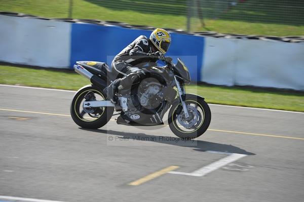 Motorcycle action photographs;Trackday digital images;donington;donington park leicestershire;donington photographs;event digital images;eventdigitalimages;no limits trackday;peter wileman photography;trackday;trackday photos