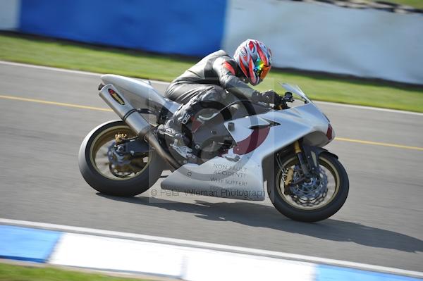 Motorcycle action photographs;Trackday digital images;donington;donington park leicestershire;donington photographs;event digital images;eventdigitalimages;no limits trackday;peter wileman photography;trackday;trackday photos