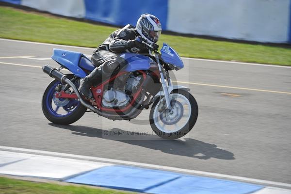 Motorcycle action photographs;Trackday digital images;donington;donington park leicestershire;donington photographs;event digital images;eventdigitalimages;no limits trackday;peter wileman photography;trackday;trackday photos