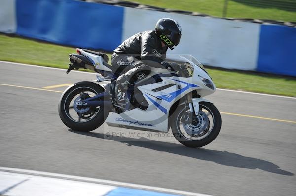 Motorcycle action photographs;Trackday digital images;donington;donington park leicestershire;donington photographs;event digital images;eventdigitalimages;no limits trackday;peter wileman photography;trackday;trackday photos