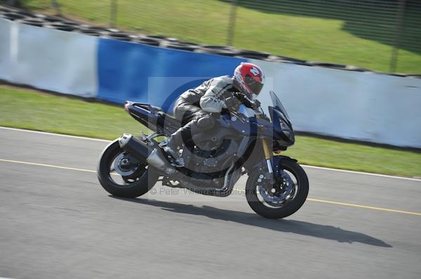 Motorcycle action photographs;Trackday digital images;donington;donington park leicestershire;donington photographs;event digital images;eventdigitalimages;no limits trackday;peter wileman photography;trackday;trackday photos