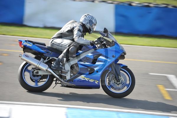 Motorcycle action photographs;Trackday digital images;donington;donington park leicestershire;donington photographs;event digital images;eventdigitalimages;no limits trackday;peter wileman photography;trackday;trackday photos