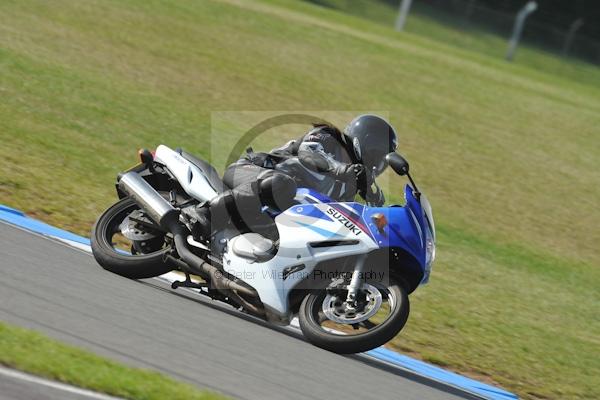 Motorcycle action photographs;Trackday digital images;donington;donington park leicestershire;donington photographs;event digital images;eventdigitalimages;no limits trackday;peter wileman photography;trackday;trackday photos