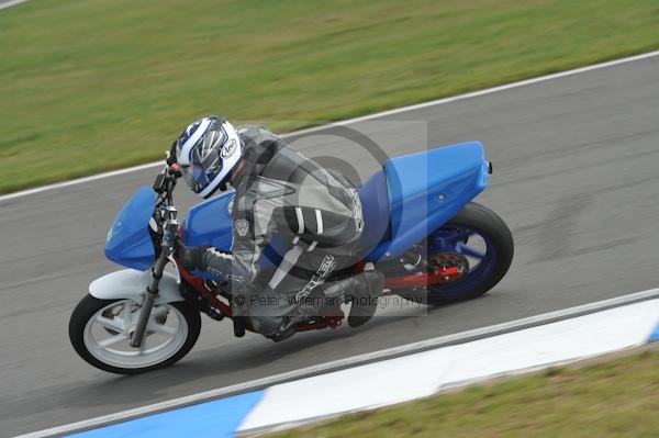 Motorcycle action photographs;Trackday digital images;donington;donington park leicestershire;donington photographs;event digital images;eventdigitalimages;no limits trackday;peter wileman photography;trackday;trackday photos