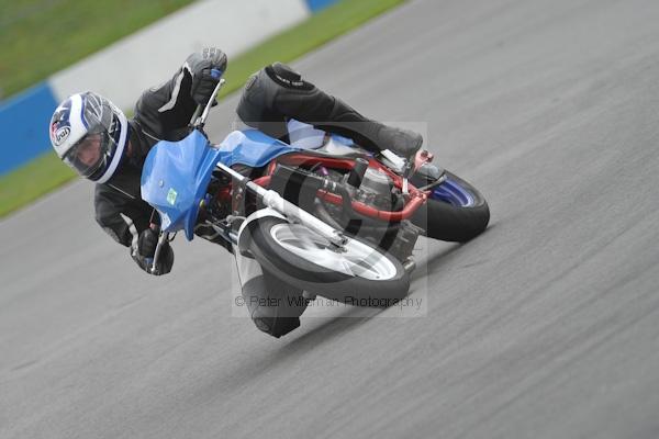 Motorcycle action photographs;Trackday digital images;donington;donington park leicestershire;donington photographs;event digital images;eventdigitalimages;no limits trackday;peter wileman photography;trackday;trackday photos