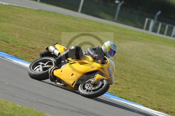 Motorcycle action photographs;Trackday digital images;donington;donington park leicestershire;donington photographs;event digital images;eventdigitalimages;no limits trackday;peter wileman photography;trackday;trackday photos