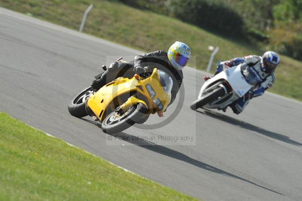 Motorcycle action photographs;Trackday digital images;donington;donington park leicestershire;donington photographs;event digital images;eventdigitalimages;no limits trackday;peter wileman photography;trackday;trackday photos