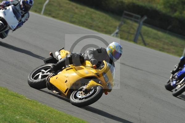 Motorcycle action photographs;Trackday digital images;donington;donington park leicestershire;donington photographs;event digital images;eventdigitalimages;no limits trackday;peter wileman photography;trackday;trackday photos