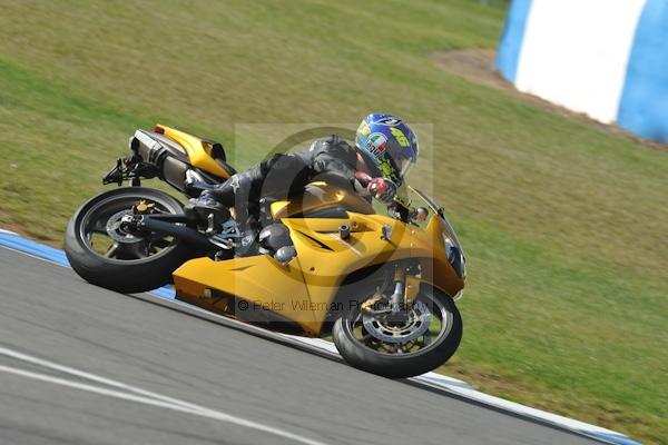 Motorcycle action photographs;Trackday digital images;donington;donington park leicestershire;donington photographs;event digital images;eventdigitalimages;no limits trackday;peter wileman photography;trackday;trackday photos