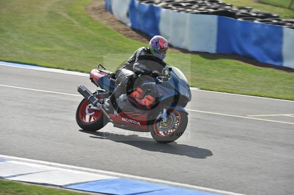 Motorcycle action photographs;Trackday digital images;donington;donington park leicestershire;donington photographs;event digital images;eventdigitalimages;no limits trackday;peter wileman photography;trackday;trackday photos